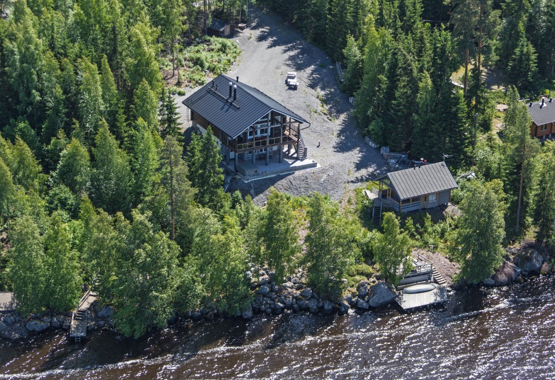 Mökkiloma Pirkanmaalla järvenrannalla